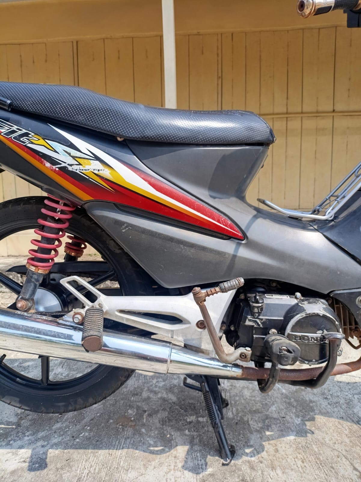 Gambar motor 4